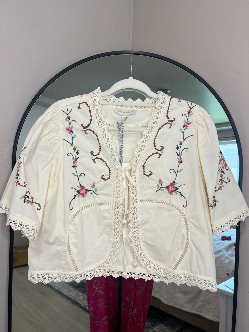 Jennifer & Grace Cream Tie Front Top w/ Embroidered & Crochet-Trim. Size M